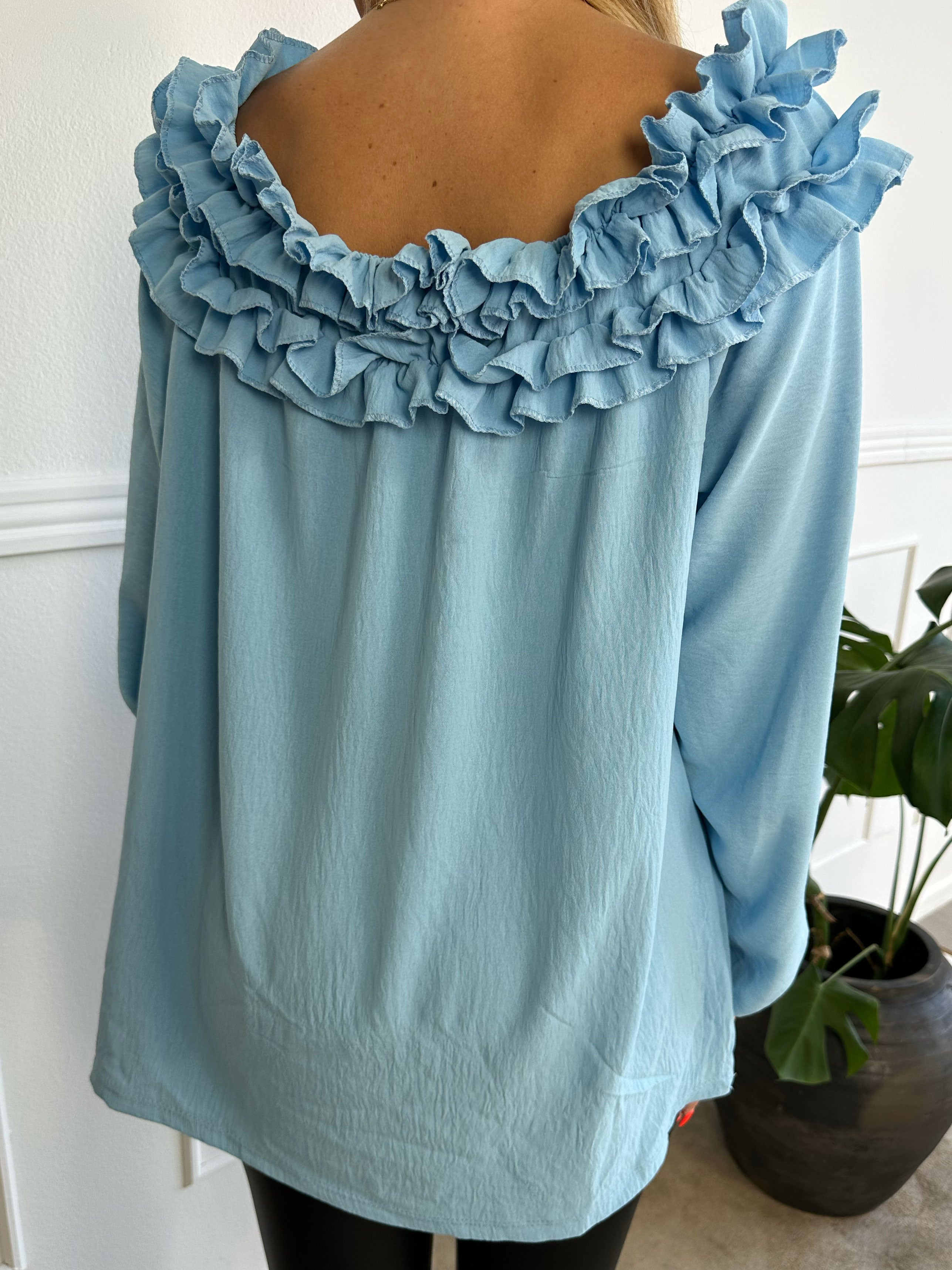 Chili - Fineste plus size tunika bluse med flæser i udskæringen (bestseller)